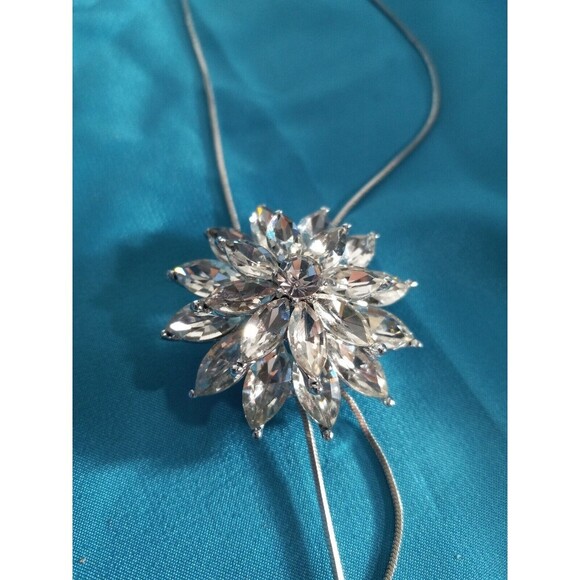 Beautiful Crystal Fashion Necklace 28in Adjustable Chain. - Picture 2 of 5